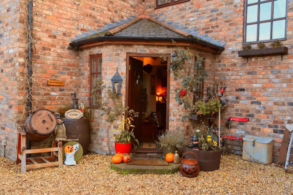 Bumbleberry Cottage Gresford Exterior foto